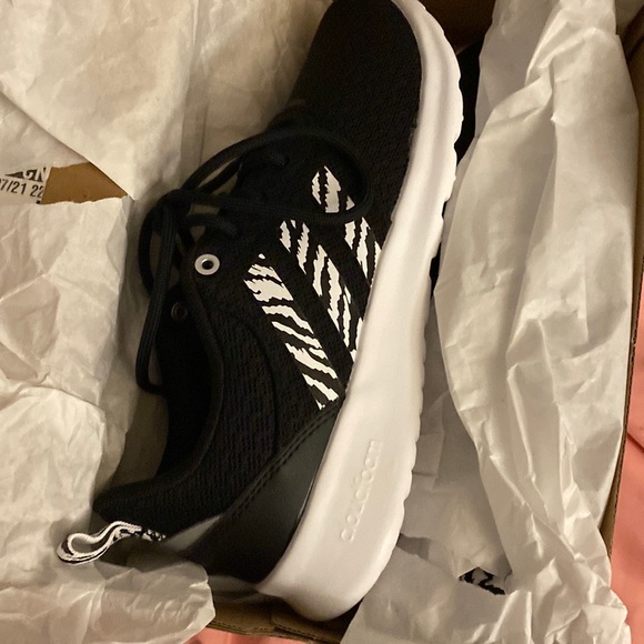 Adidas running shoes brand new in box. Never worn - Picture 1 of 6